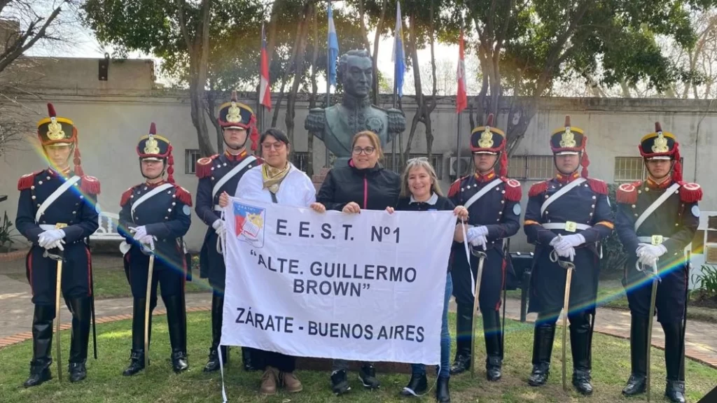 Docentes y granaderos